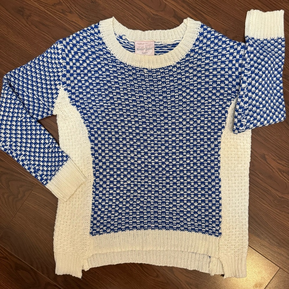 Rare Romeo & Juliet Couture Contrast Trim Textured Knit Sweater Sz M Blue Cream